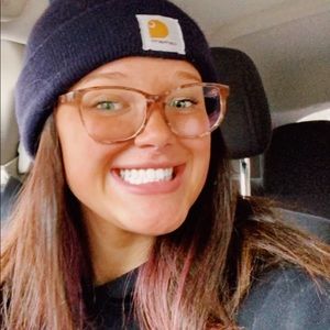 Meet your Posher, Emelia